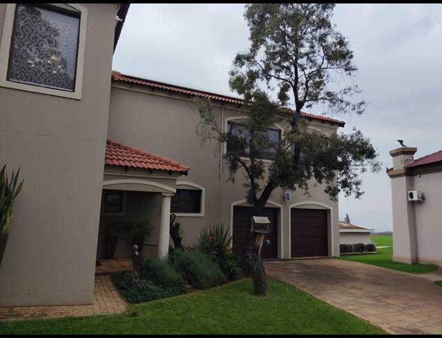 4 BEDROOM TOWNHOUSE FOR SALE IN CASHAN